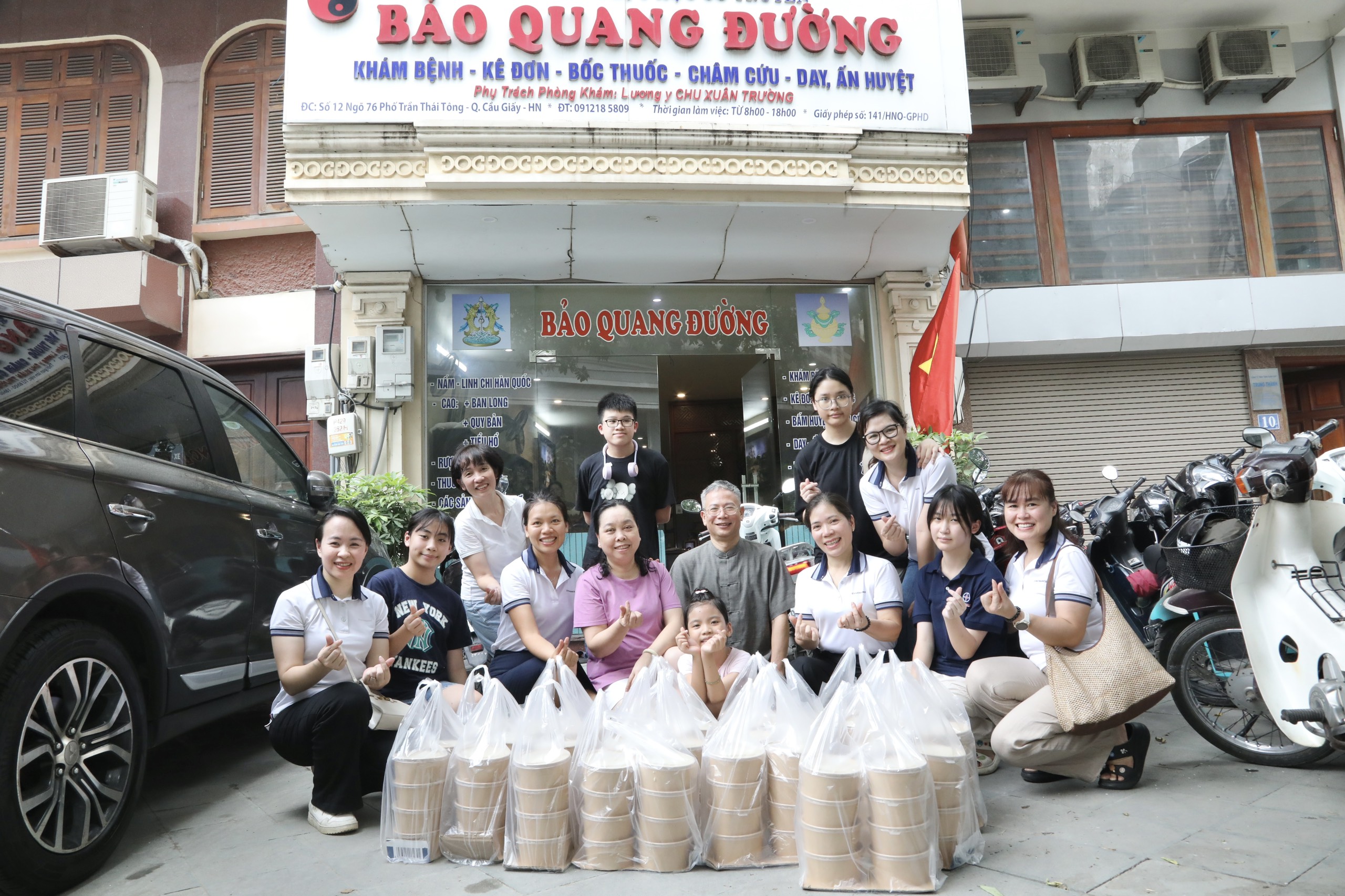 Công đoàn EVNFinance thăm hỏi và tặng quà cho các bệnh nhi tại Viện Huyết học & Truyền máu Trung ương