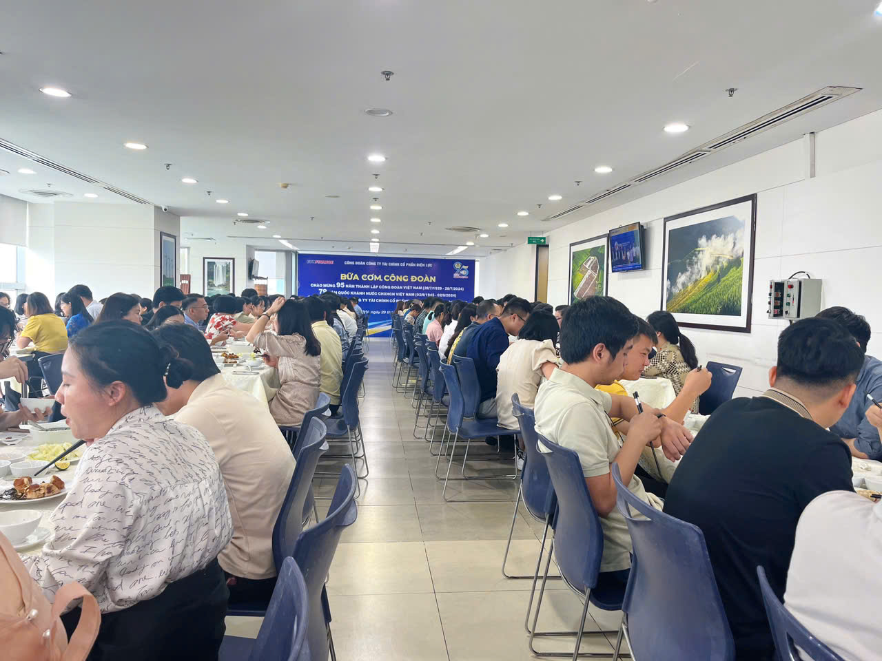 Bữa cơm Công đoàn "Trọn vị tình đồng nghiệp"