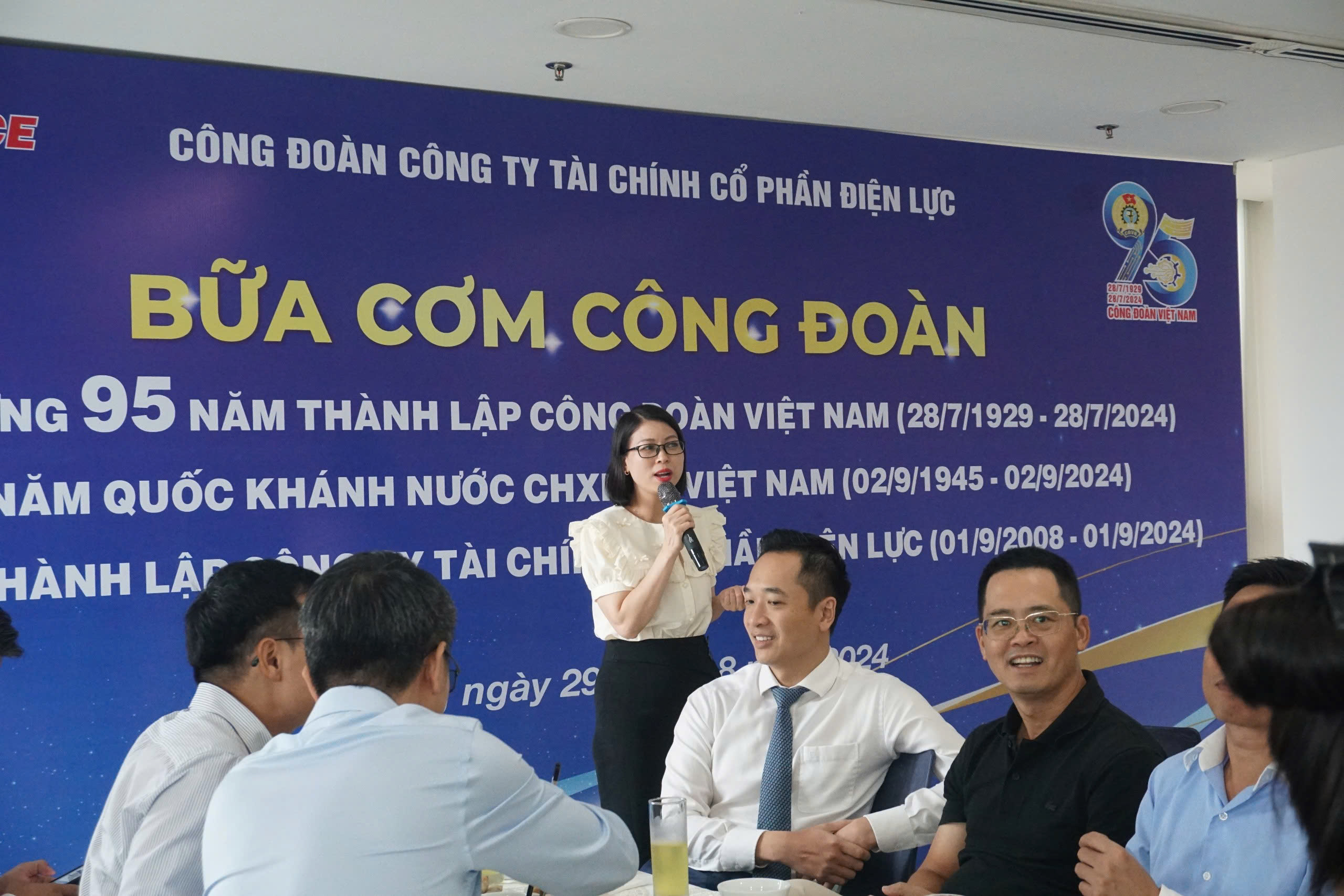 Bữa cơm Công đoàn "Trọn vị tình đồng nghiệp"