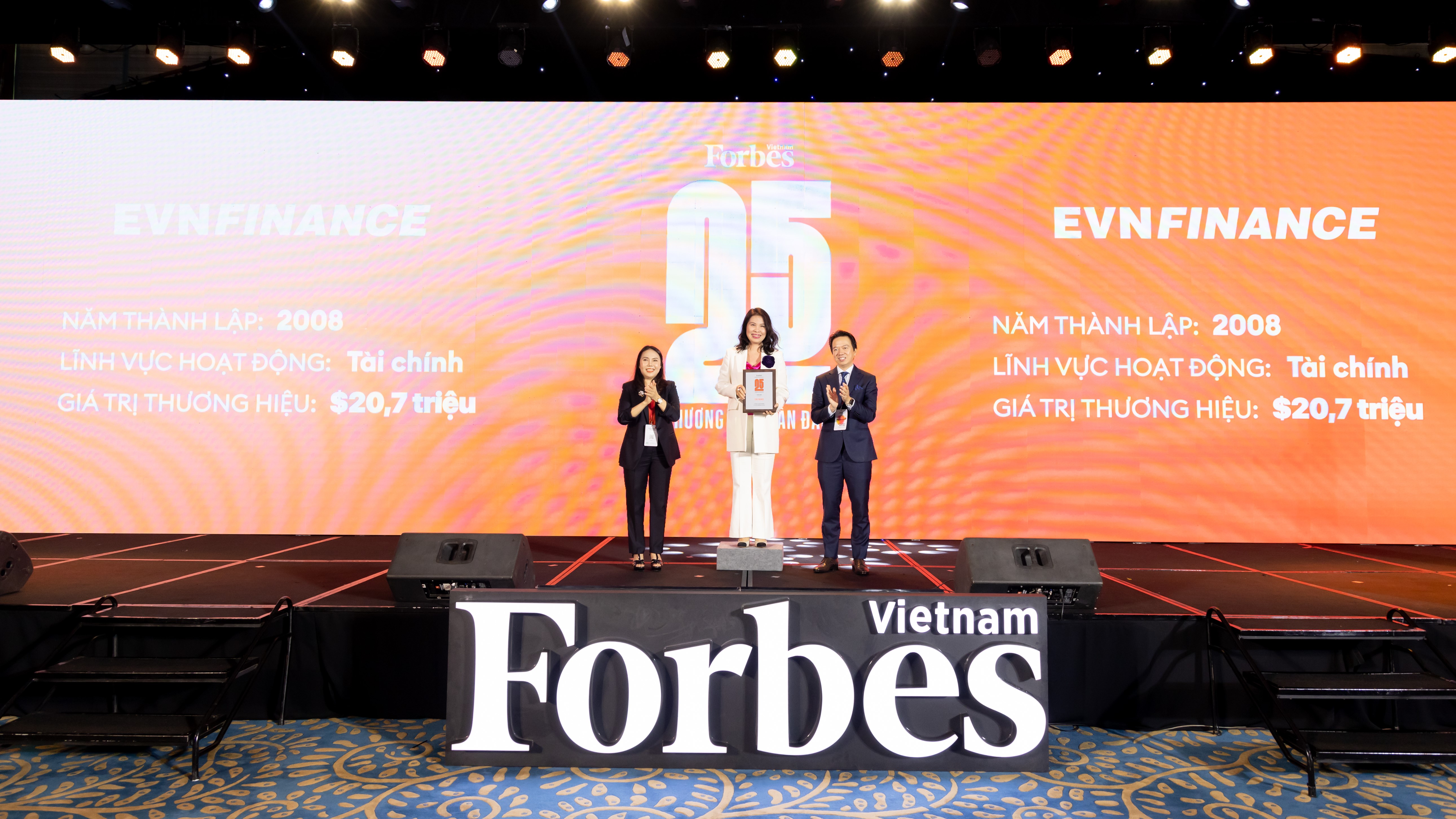 EVNFinance được vinh danh trong Top 25 Thương hiệu dẫn đầu Việt Nam năm 2024