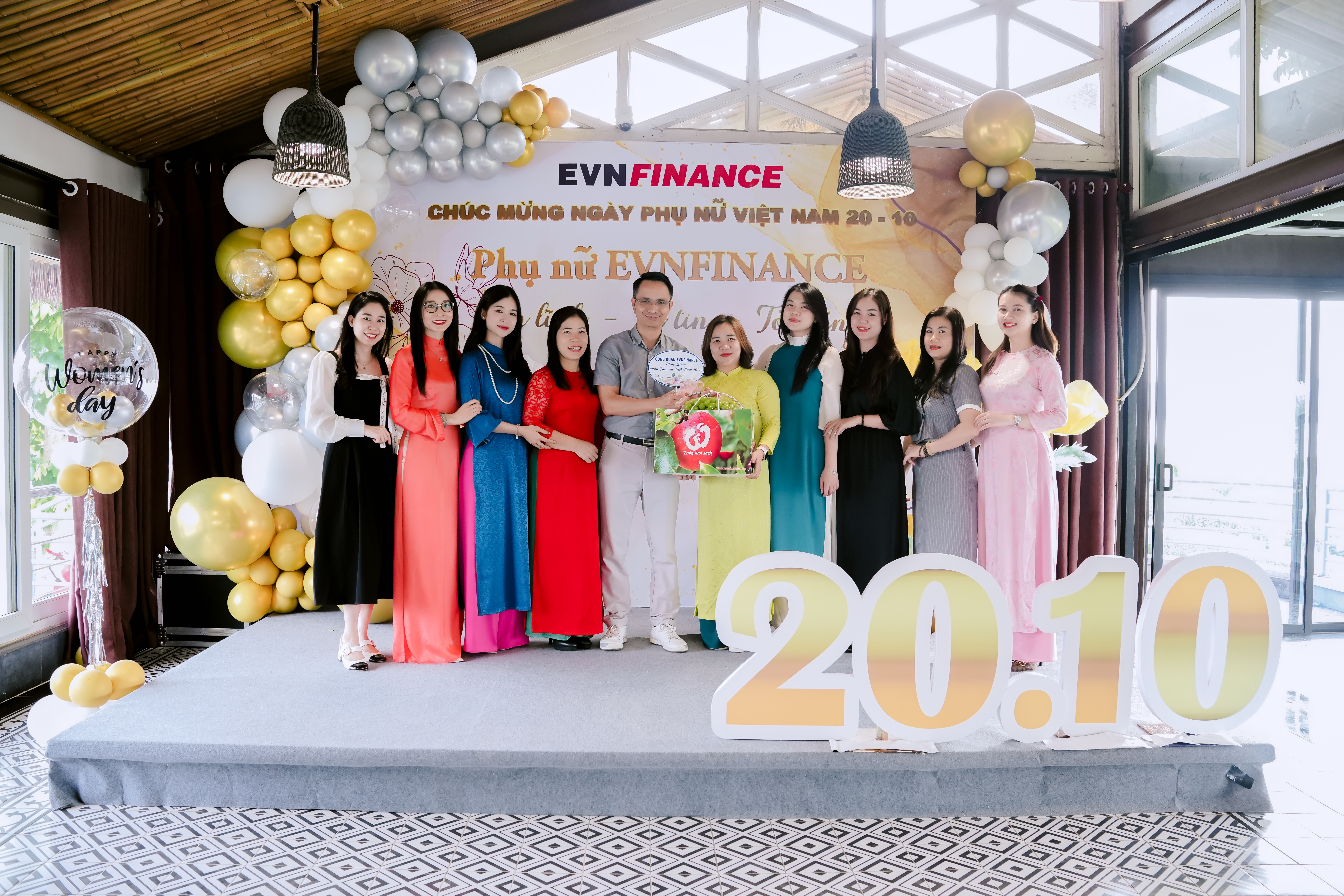 Sôi nổi các hoạt động chào mừng Ngày Phụ nữ Việt Nam tại EVNFinance 