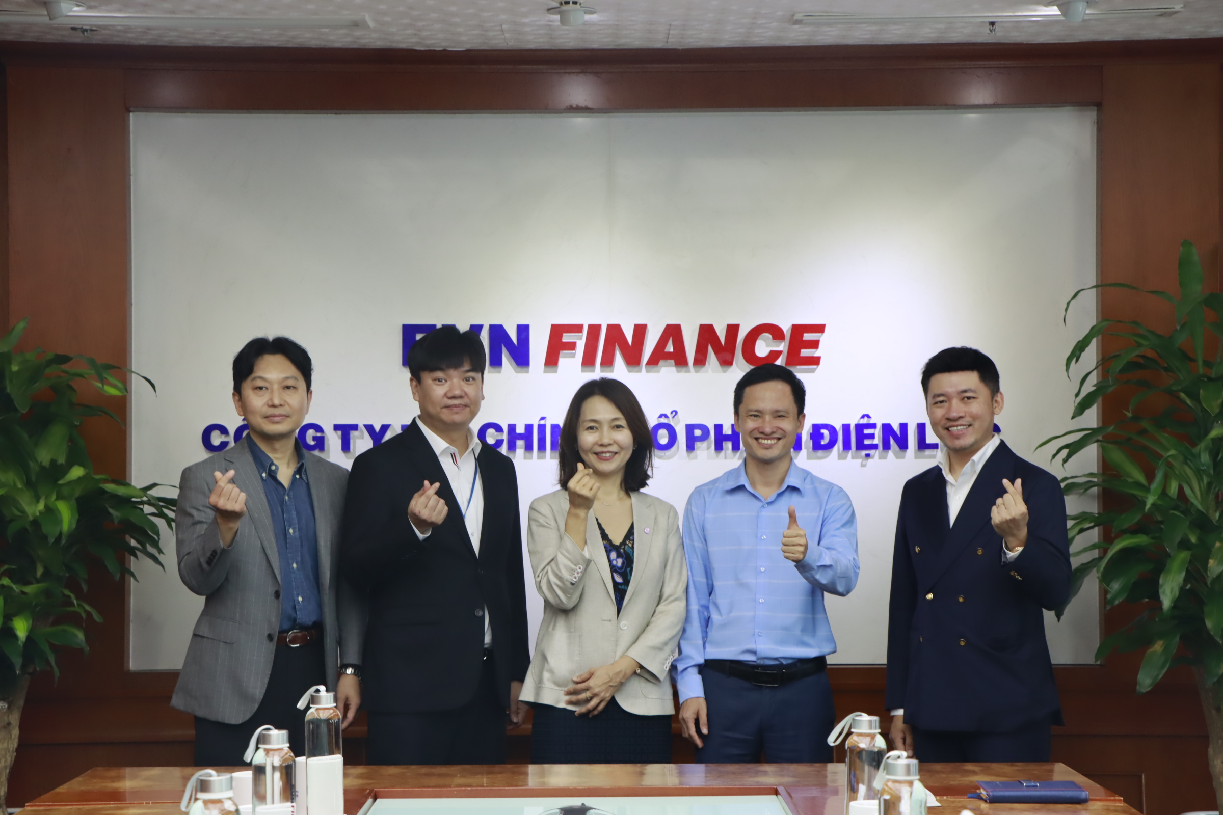 EVNFinance và Shinhan Group gặp gỡ, tăng cường hợp tác chiến lược