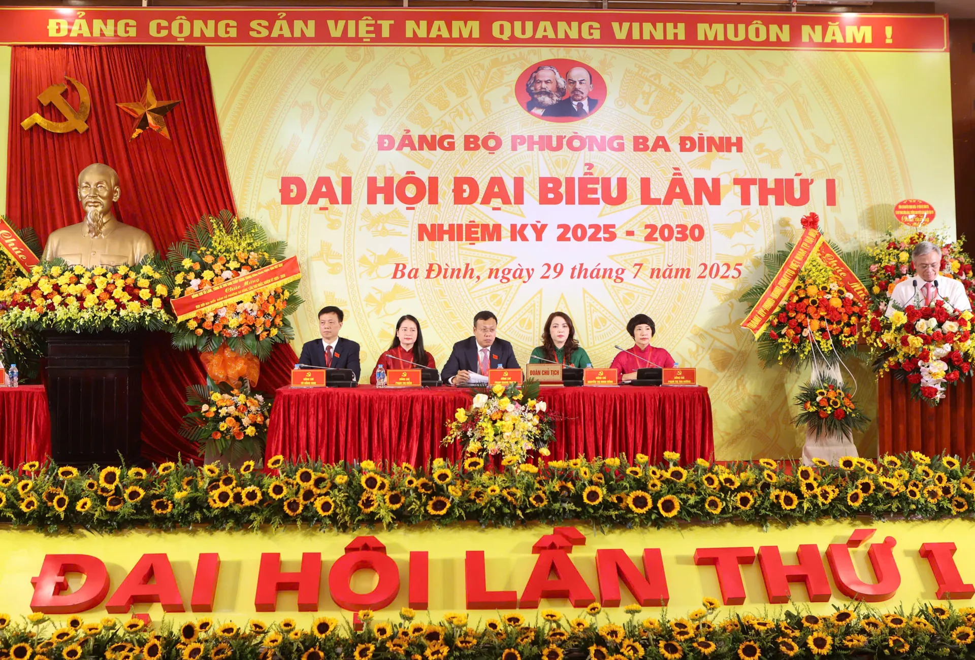 Đại diện Đảng bộ EVNFinance tham dự Đại hội đại biểu Đảng bộ Phường Ba Đình