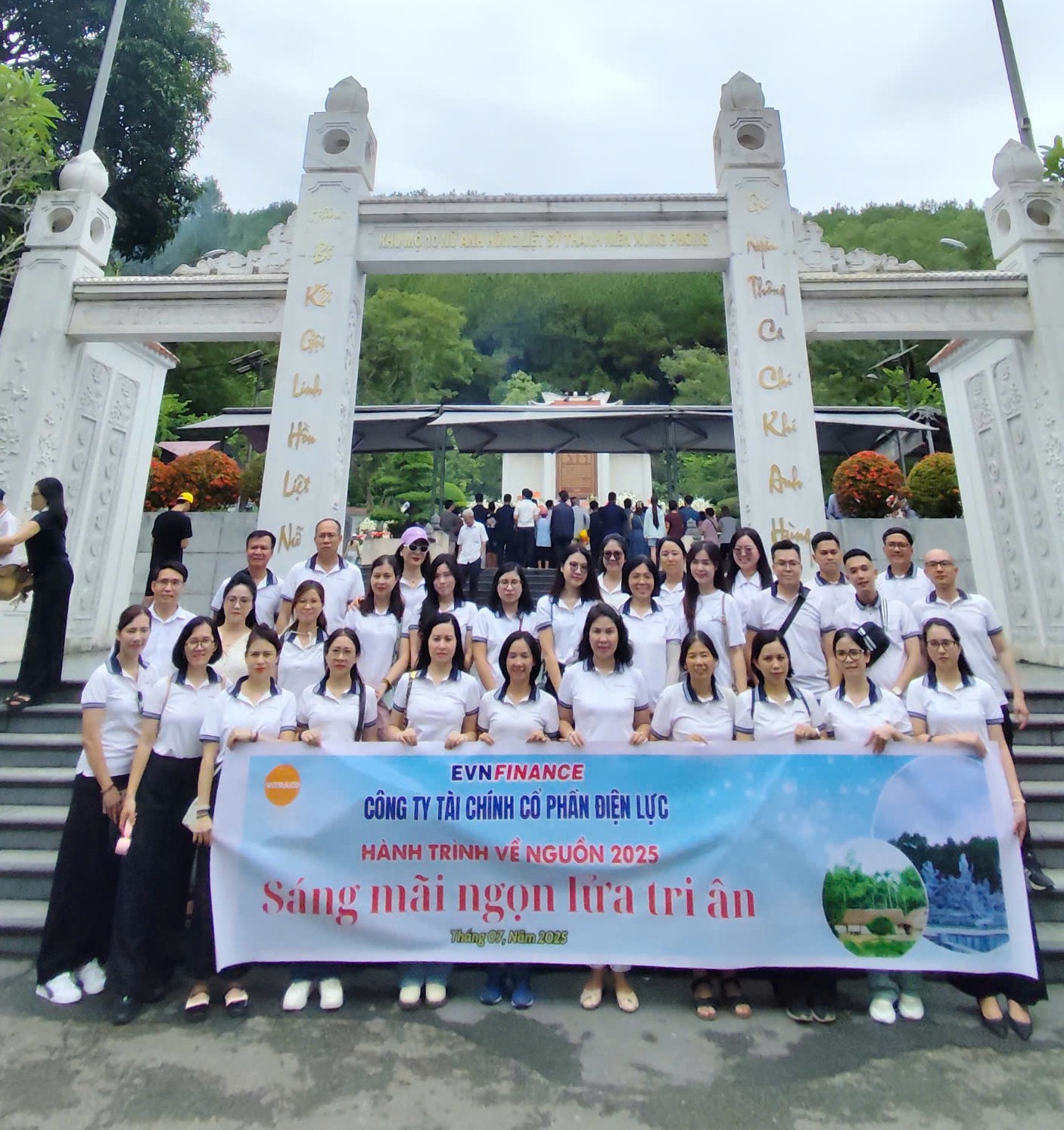 Chương trình Về nguồn 2025 EVNFinance – Sáng mãi ngọn lửa tri ân