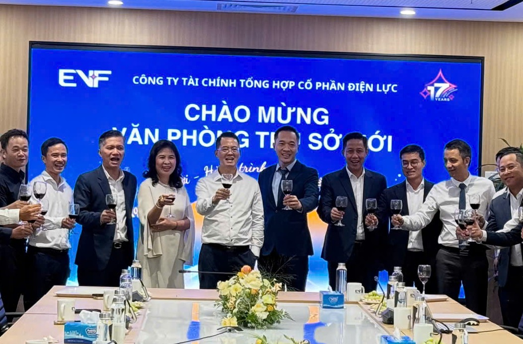 EVF trong ngày đầu tại trụ sở văn phòng mới