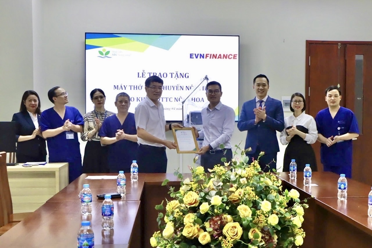 EVNFinance trao tặng máy thở cho Bệnh viện Nhi Trung ương